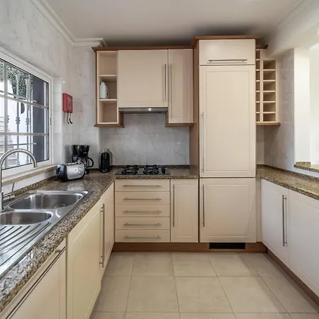 Lemos By Hellovacations *